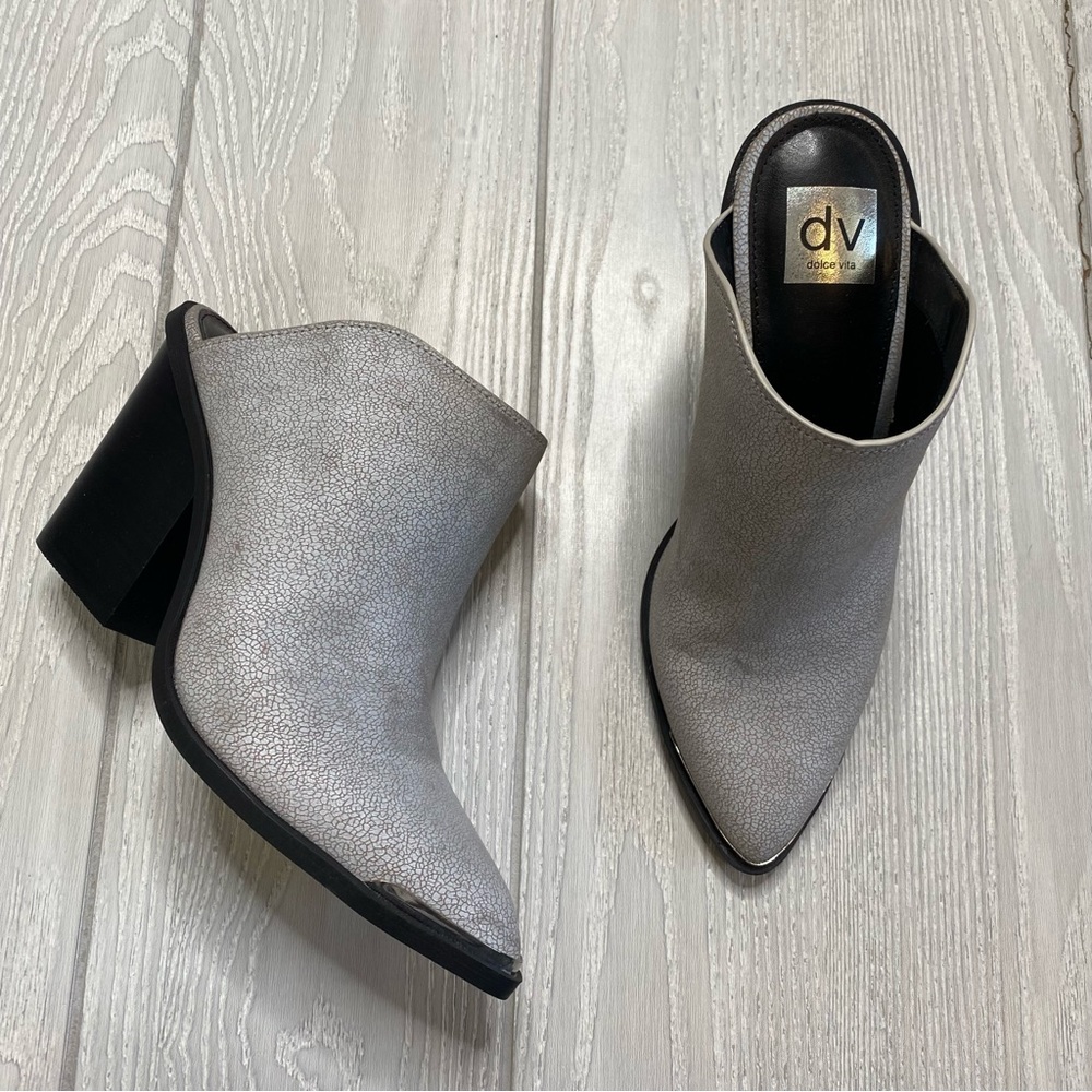 DOLCE VITA WOMENS WHITE / SILVER NAUTRY HEELED POINTED TOE MULES SIZE 9